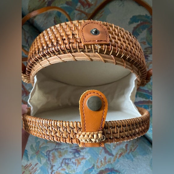 Woven Crossbody Bag - Picture 2 of 4